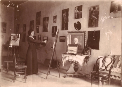 Florentini Kaloutsi painting in her studio, Chania 1915.