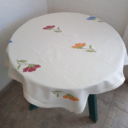 Small size tablecloth with flowers. - Image 2