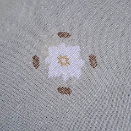 Handwoven tablecloth with white flowers - Image 4