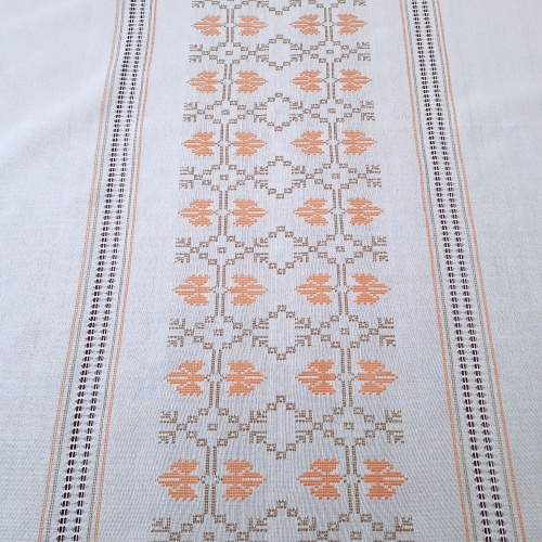 Handwoven tablecloth with carnation motifs - Image 2