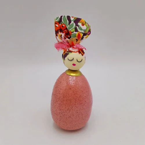 Ροζ αυγό-κορίτσι