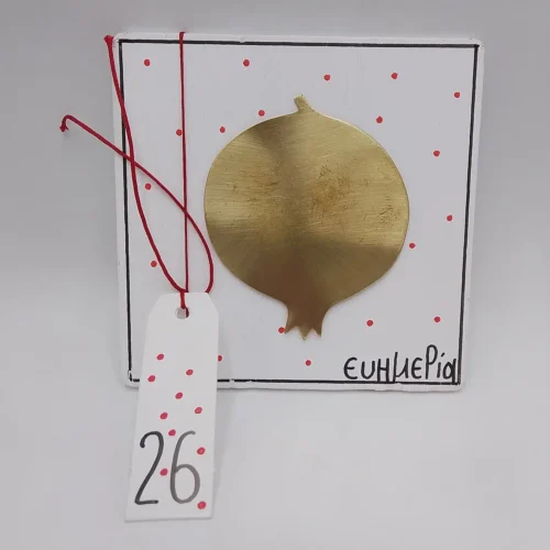 Ρόδι σε ξύλινο πλακάκι