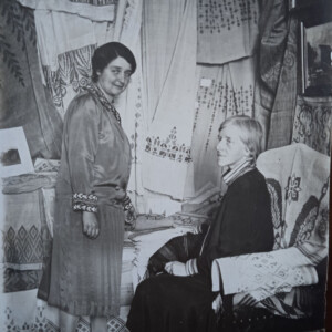 Florentini Kaloutsi (left) and painter Violet Kingsford at her London exhibition of weavings, c.1930. Florentini Kaloutsi (left) and painter Violet Kingsford at her London exhibition of weavings, c.1930.