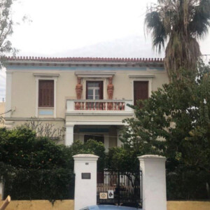 Η κατοικία/εργαστήριο της Καλούτση στα Χανιά σήμερα, ανακαινισμένη από τους απογόνους της. Η κατοικία/εργαστήριο της Καλούτση στα Χανιά σήμερα, ανακαινισμένη από τους απογόνους της.