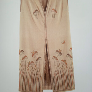 A cotton dressing gown featuring the lillies from Knossos fresco, c.1930. A cotton dressing gown featuring the lillies from Knossos fresco, c.1930.