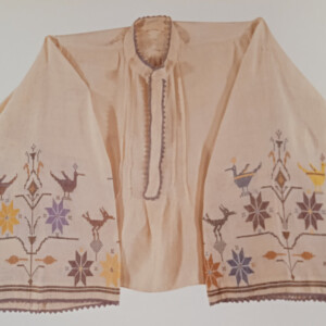 Handwoven cotton blouse decorated with the tree of life. HAndwoven cotton blouse decorated with the tree of life.